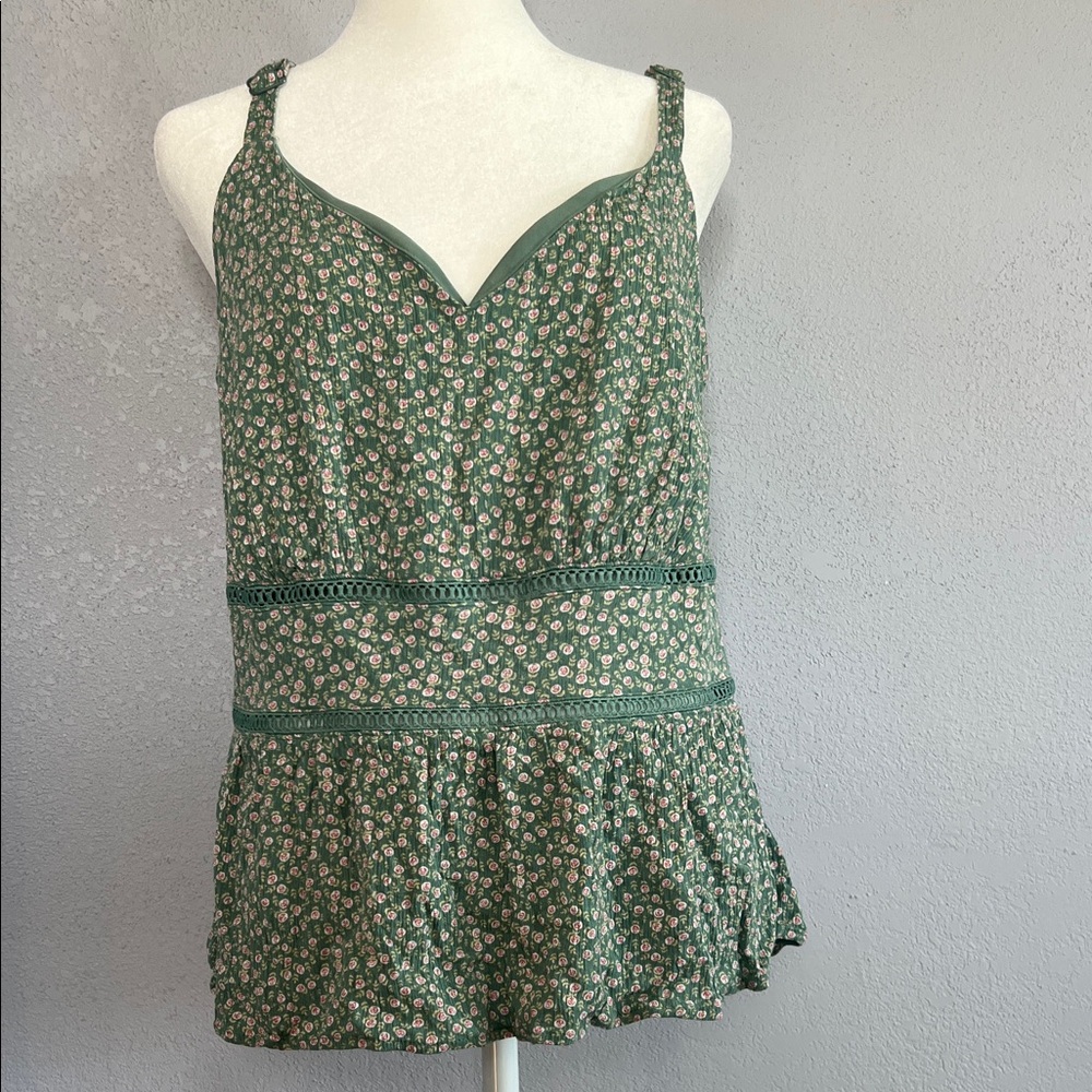 Women’s Mi Ami Green Floral Rose Cami Size 2X,
Adjustable Straps